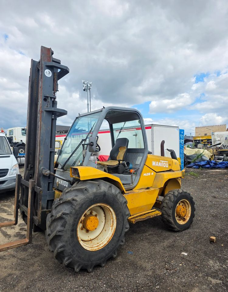 Manitou M26.4 Terenowy 4x4 5,5m - Krautuvas-visureigis: foto 3 Manitou M26.4 Terenowy 4x4 5,5m - Krautuvas-visureigis: foto 3