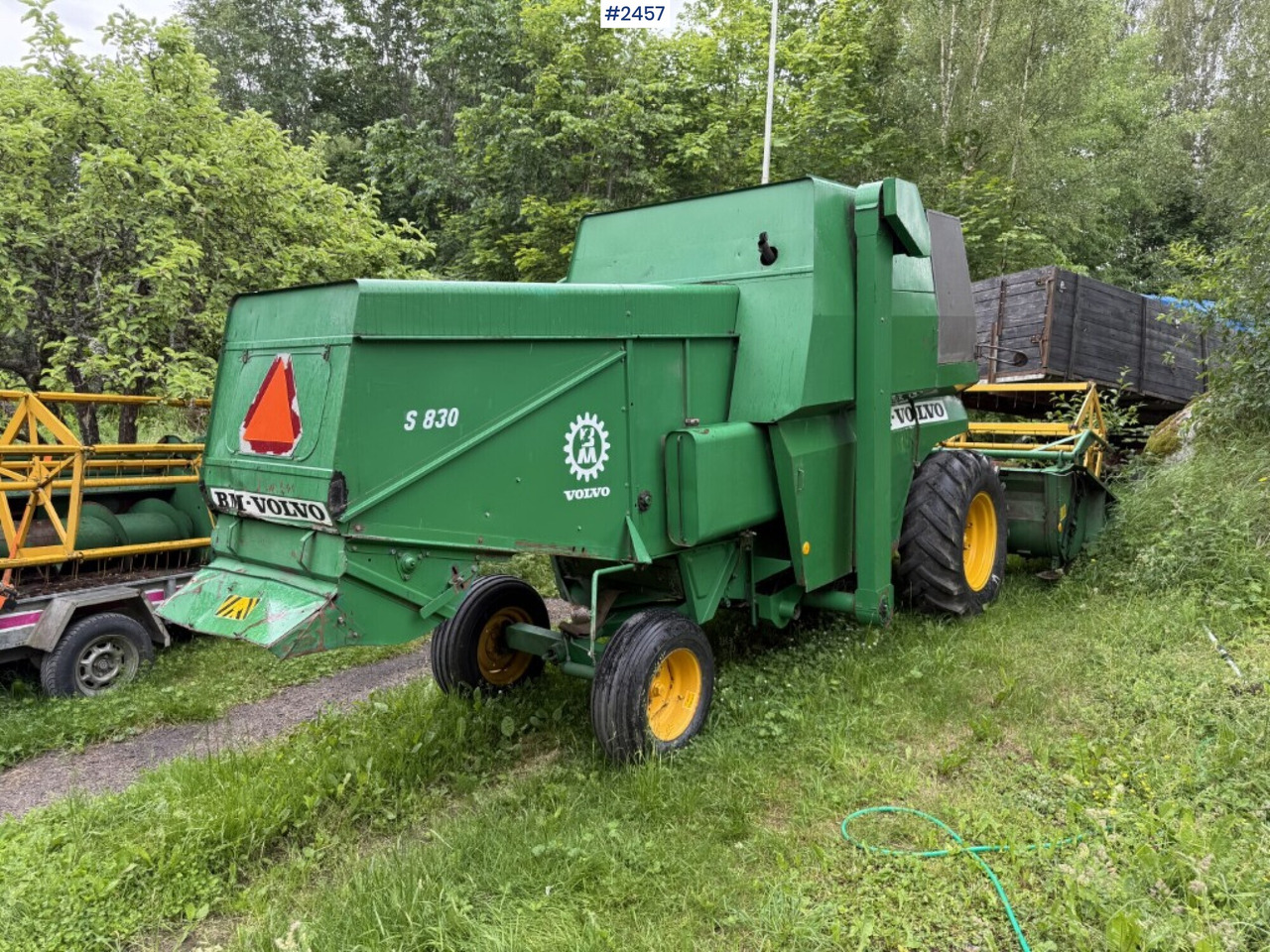 Combine harvester Volvo BM S830 with 2 cutting tables - Derliaus nuėmimo kombainas: foto 5 Combine harvester Volvo BM S830 with 2 cutting tables - Derliaus nuėmimo kombainas: foto 5