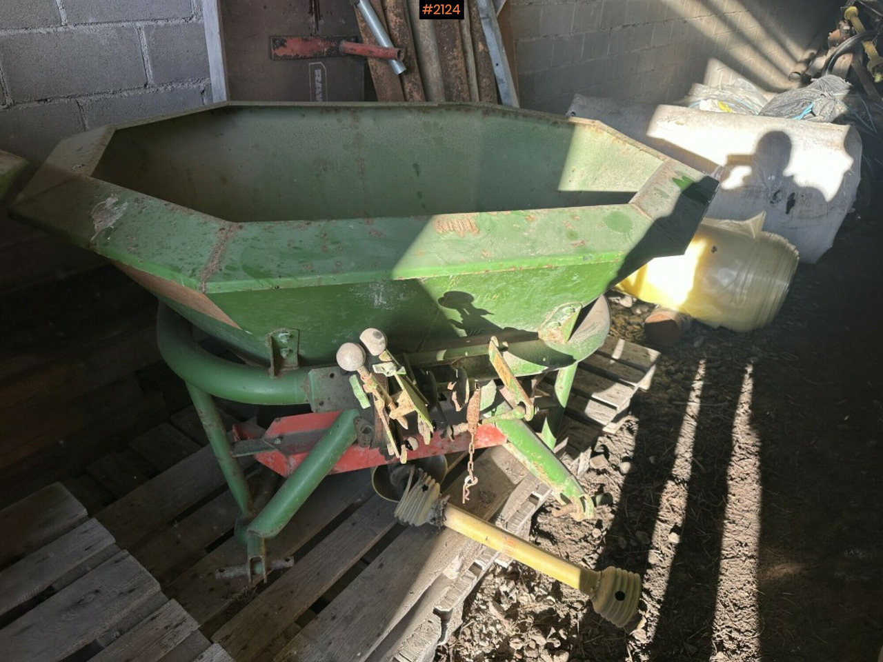 Fertilizer spreader - Trąšų barstytuvas: foto 1 Fertilizer spreader - Trąšų barstytuvas: foto 1