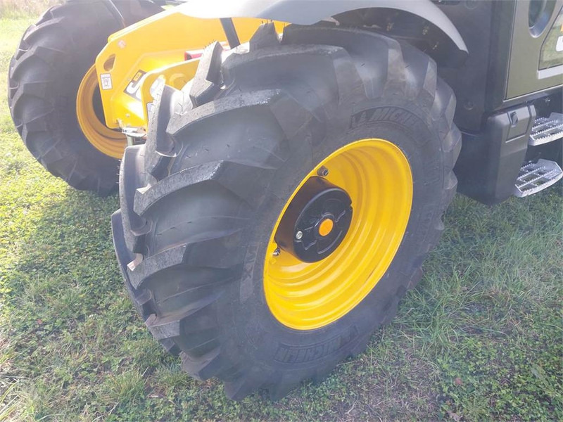 JCB 542-70 AgriXtra DTVT - Teleskopinis krautuvas: foto 5 JCB 542-70 AgriXtra DTVT - Teleskopinis krautuvas: foto 5