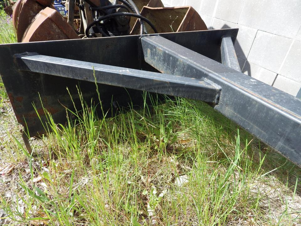 Silokamm Kornschieber Verlängerung an Volvo L30 / Cat 906 908 - Siloso įranga: foto 3 Silokamm Kornschieber Verlängerung an Volvo L30 / Cat 906 908 - Siloso įranga: foto 3