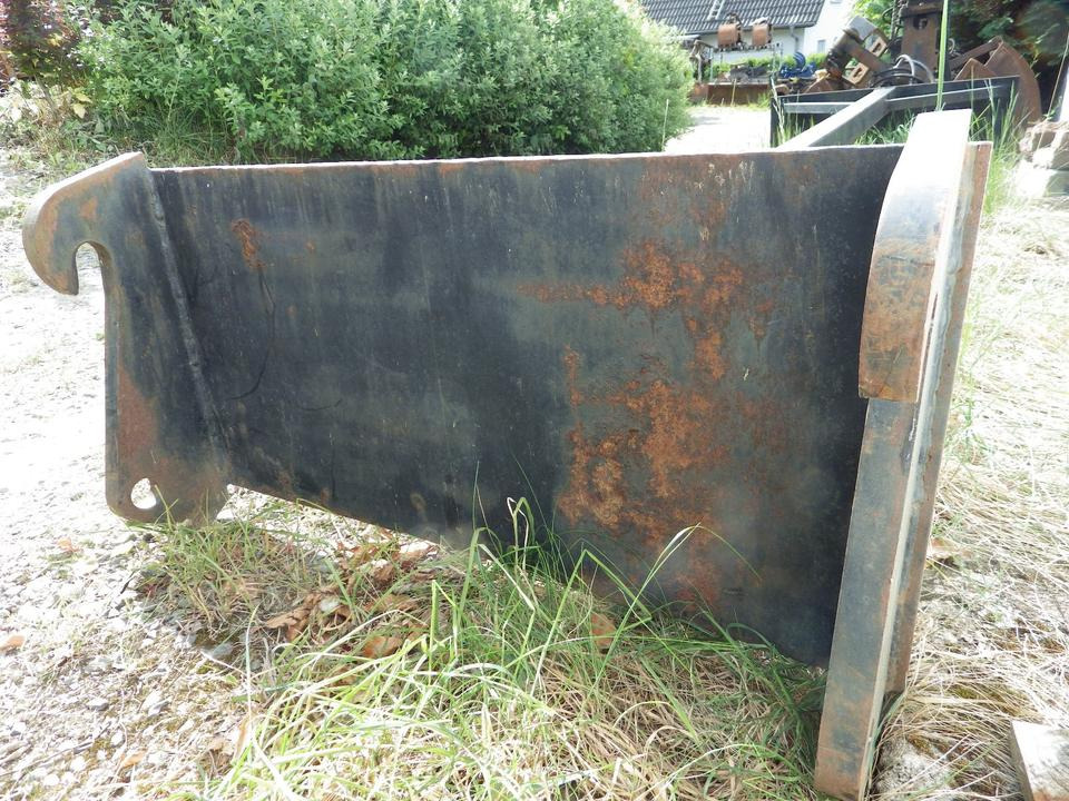 Silokamm Kornschieber Verlängerung an Volvo L30 / Cat 906 908 - Siloso įranga: foto 2 Silokamm Kornschieber Verlängerung an Volvo L30 / Cat 906 908 - Siloso įranga: foto 2