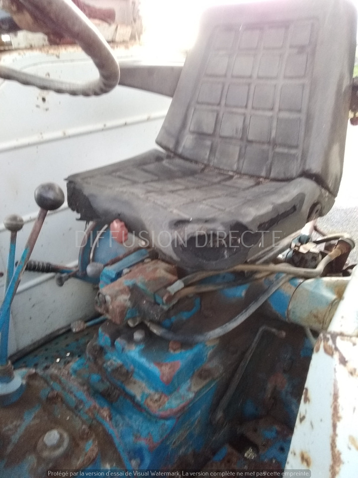 FORD TRACTEUR AGRICOLE 5000 SUPER MAJOR - Traktorius: foto 5 FORD TRACTEUR AGRICOLE 5000 SUPER MAJOR - Traktorius: foto 5