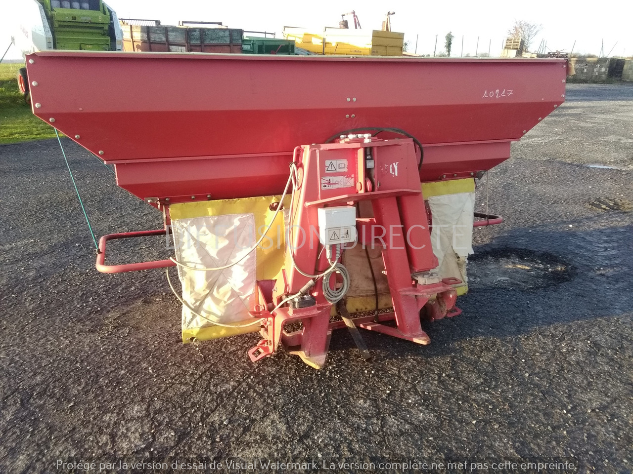LELY DISTRIBUTEUR D'ENGRAIS CENTERMATIC PESEE - Trąšų barstytuvas: foto 2 LELY DISTRIBUTEUR D'ENGRAIS CENTERMATIC PESEE - Trąšų barstytuvas: foto 2
