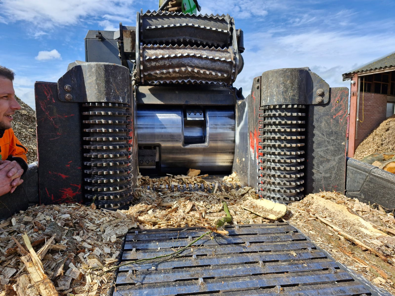 UFKES Greentec 962 Tracked Chipper - Medienos smulkintuvas: foto 5 UFKES Greentec 962 Tracked Chipper - Medienos smulkintuvas: foto 5