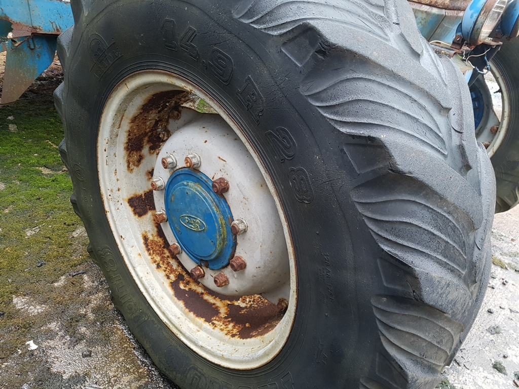 Ford 8210 - Traktorius: foto 4 Ford 8210 - Traktorius: foto 4