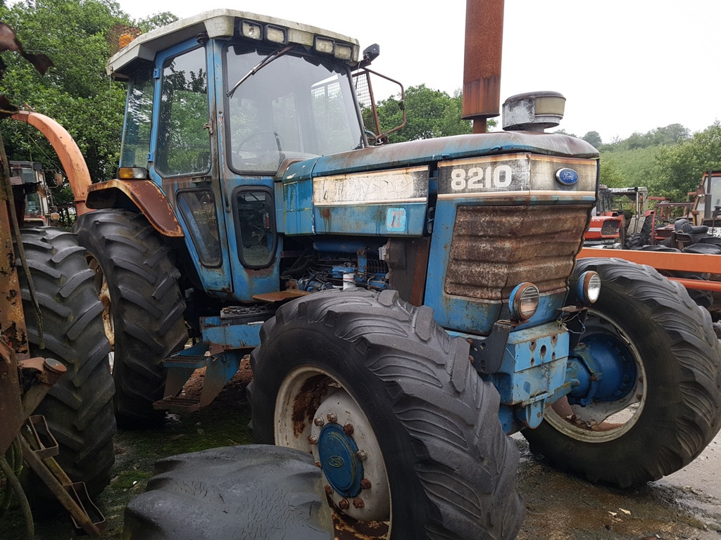Ford 8210 - Traktorius: foto 1 Ford 8210 - Traktorius: foto 1