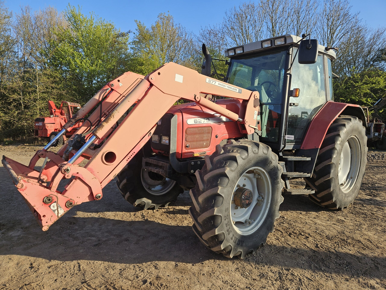 MF 6270 with front loader, under 6000 hours - Traktorius: foto 1 MF 6270 with front loader, under 6000 hours - Traktorius: foto 1