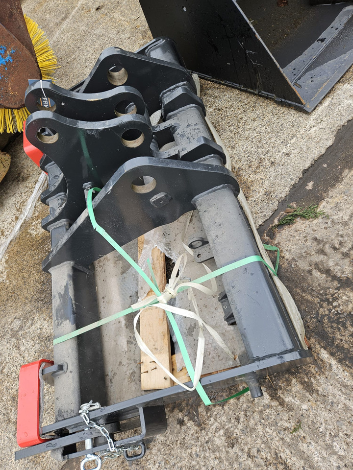 JCB QFit carriage/headsotck to fit onto a Bobcat/MF Telehandler - Padargas - Teleskopinis krautuvas: foto 2 JCB QFit carriage/headsotck to fit onto a Bobcat/MF Telehandler - Padargas - Teleskopinis krautuvas: foto 2