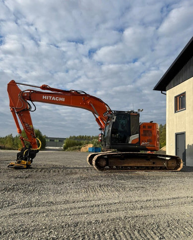 HitachiZX225USLC-7 + Engcon - Vikšrinis ekskavatorius: foto 2 HitachiZX225USLC-7 + Engcon - Vikšrinis ekskavatorius: foto 2