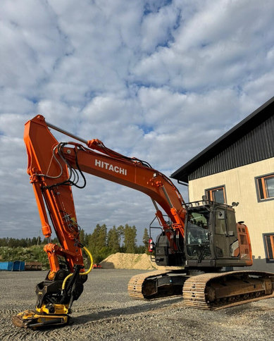 HitachiZX225USLC-7 + Engcon - Vikšrinis ekskavatorius: foto 1 HitachiZX225USLC-7 + Engcon - Vikšrinis ekskavatorius: foto 1