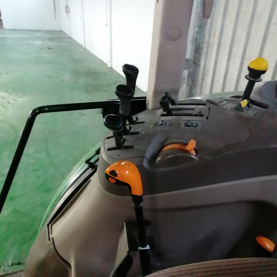 JOHN DEERE 5070 M - Traktorius: foto 4 JOHN DEERE 5070 M - Traktorius: foto 4
