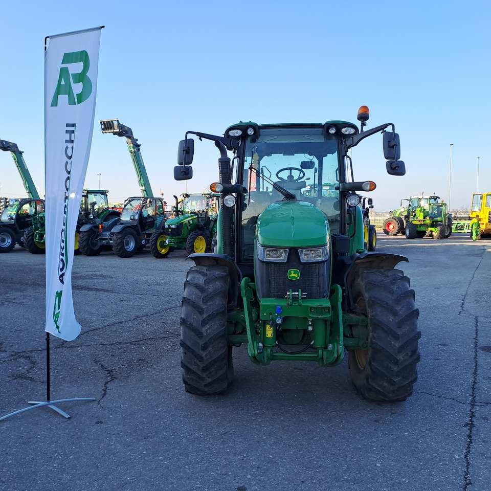 JOHN DEERE 5125R - Traktorius: foto 3 JOHN DEERE 5125R - Traktorius: foto 3