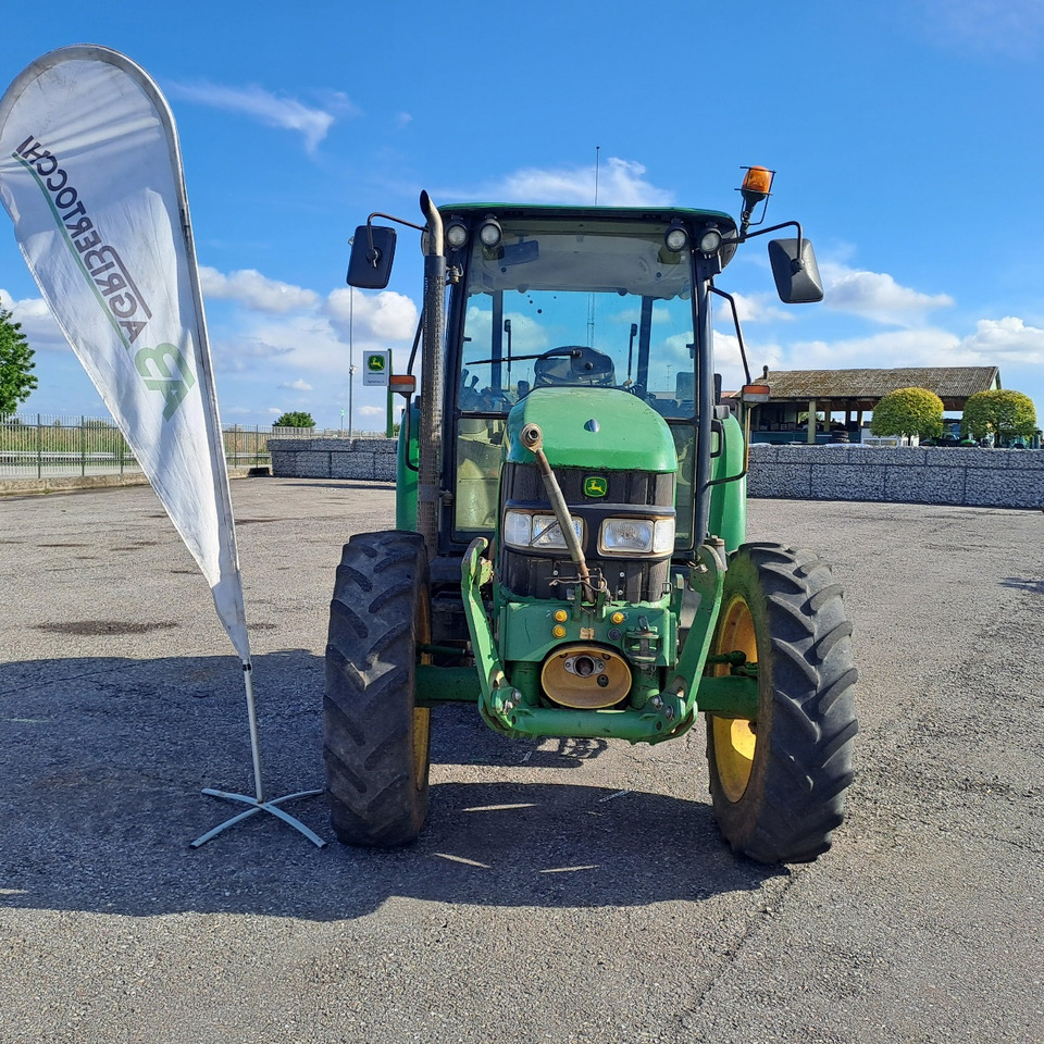 JOHN DEERE 5820 - ASTA AGRIBERTOCCHI - Traktorius: foto 2 JOHN DEERE 5820 - ASTA AGRIBERTOCCHI - Traktorius: foto 2