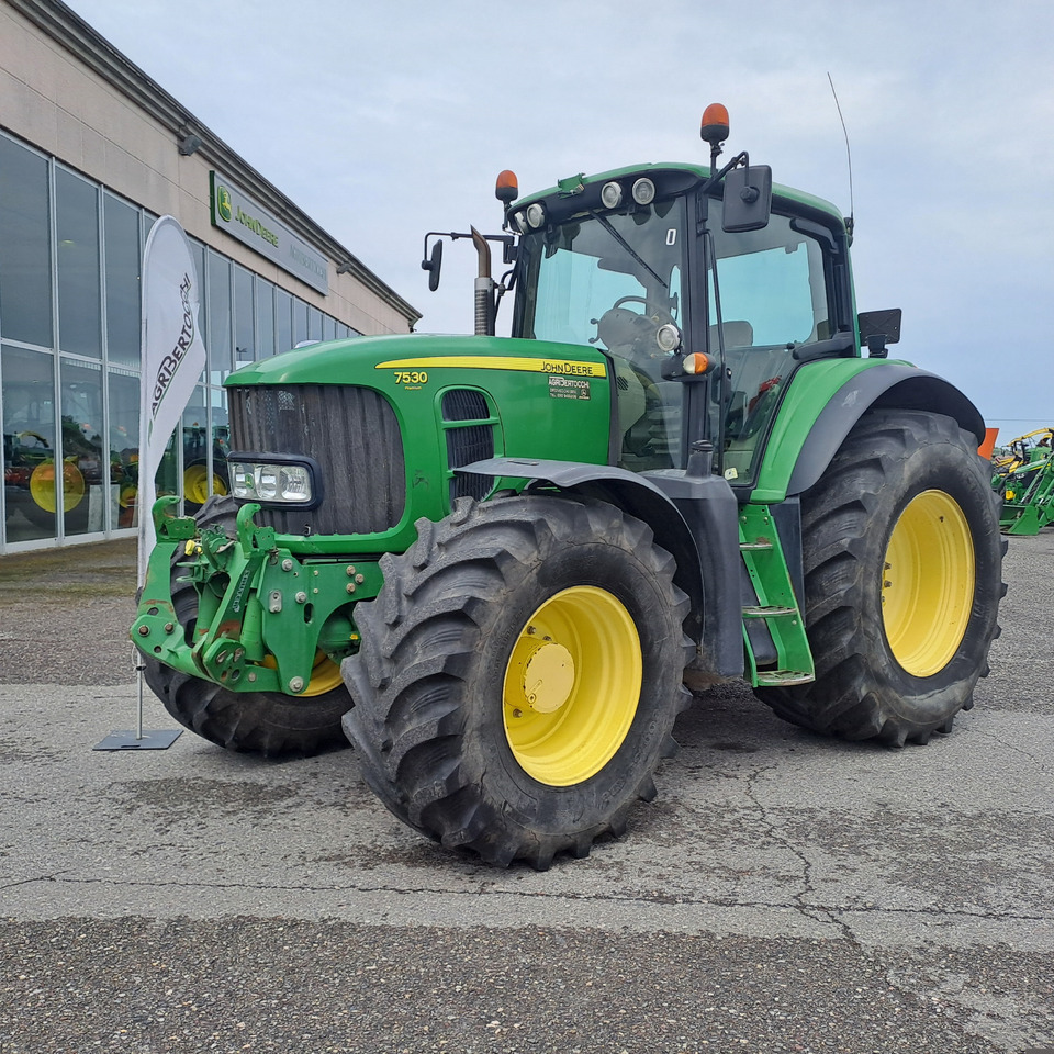 JOHN DEERE 7530 PREMIUM - Traktorius: foto 1 JOHN DEERE 7530 PREMIUM - Traktorius: foto 1