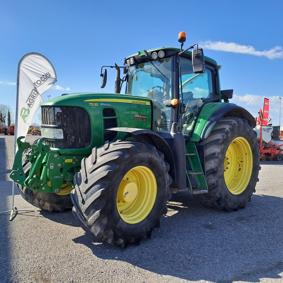 JOHN DEERE 7530 PREMIUM - Traktorius: foto 1 JOHN DEERE 7530 PREMIUM - Traktorius: foto 1