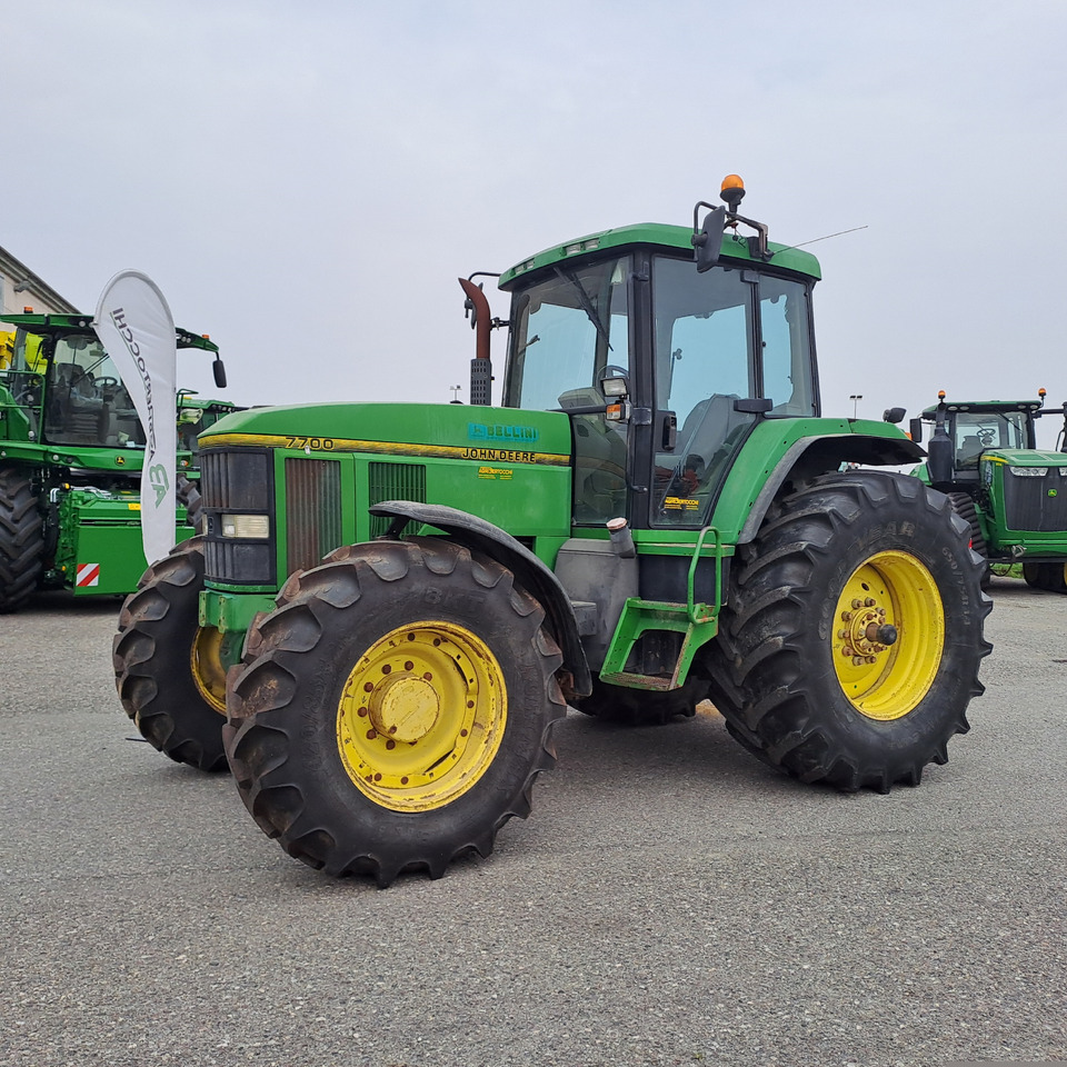 JOHN DEERE 7700 - Traktorius: foto 1 JOHN DEERE 7700 - Traktorius: foto 1