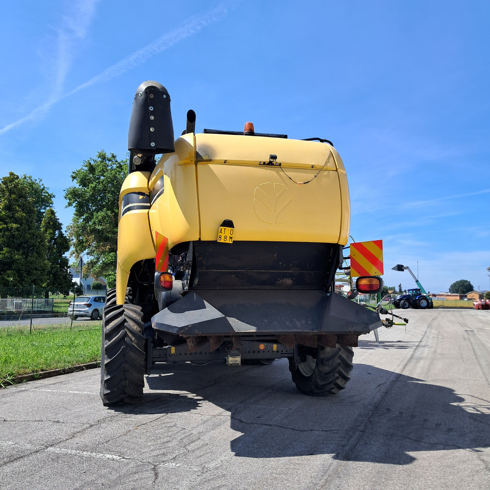 NEW HOLLAND CX880 - Derliaus nuėmimo kombainas: foto 4 NEW HOLLAND CX880 - Derliaus nuėmimo kombainas: foto 4