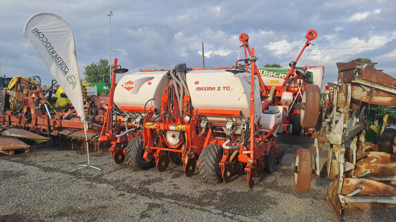 SEMINATRICE DI PRECISIONE KUHN MAXIMA 2 TD - Tikslaus išsėjimo sėjamoji: foto 1 SEMINATRICE DI PRECISIONE KUHN MAXIMA 2 TD - Tikslaus išsėjimo sėjamoji: foto 1
