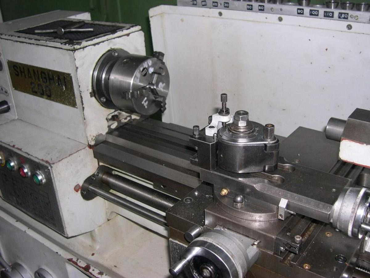 Leit- u. Zugspindeldrehmaschine CORTINI 200 - Metalo tekinimo staklės: foto 2 Leit- u. Zugspindeldrehmaschine CORTINI 200 - Metalo tekinimo staklės: foto 2
