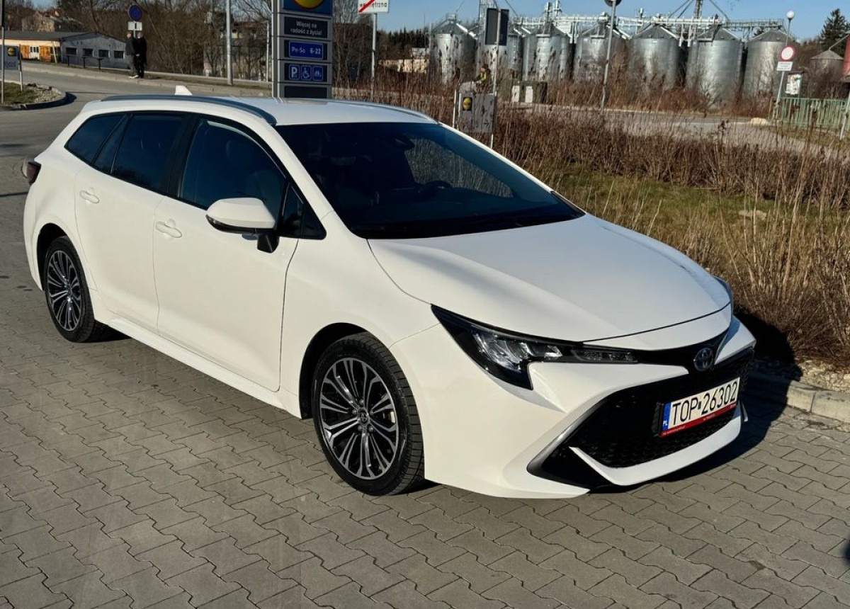 Toyota Corolla 1.8 Hybrid Active Niski przebieg LED FV23 W SUPER STANIE - Universalas: foto 1 Toyota Corolla 1.8 Hybrid Active Niski przebieg LED FV23 W SUPER STANIE - Universalas: foto 1