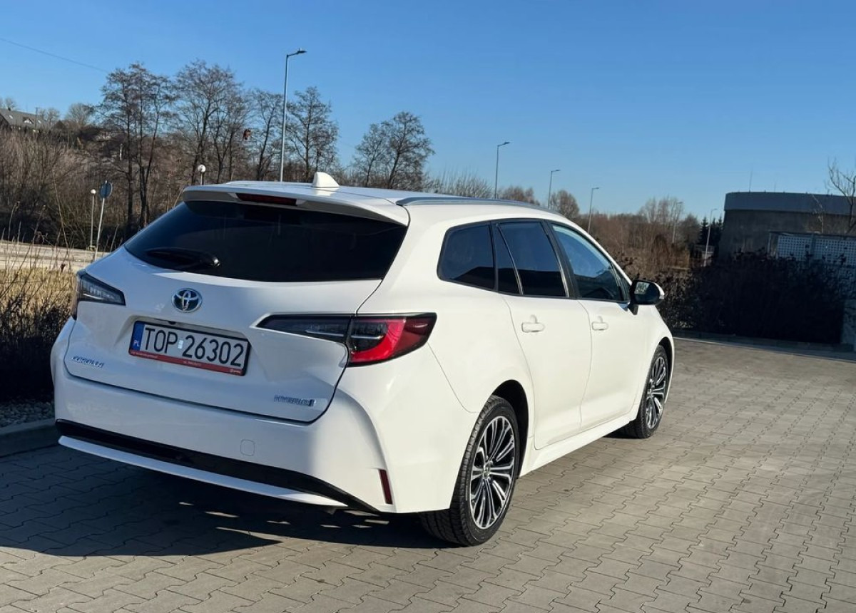 Toyota Corolla 1.8 Hybrid Active Niski przebieg LED FV23 W SUPER STANIE - Universalas: foto 2 Toyota Corolla 1.8 Hybrid Active Niski przebieg LED FV23 W SUPER STANIE - Universalas: foto 2
