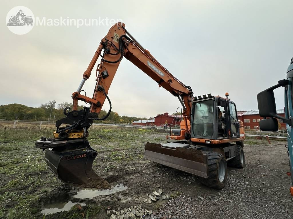 Doosan DX 140 W med vagn och redskap - Ratinis ekskavatorius: foto 1 Doosan DX 140 W med vagn och redskap - Ratinis ekskavatorius: foto 1