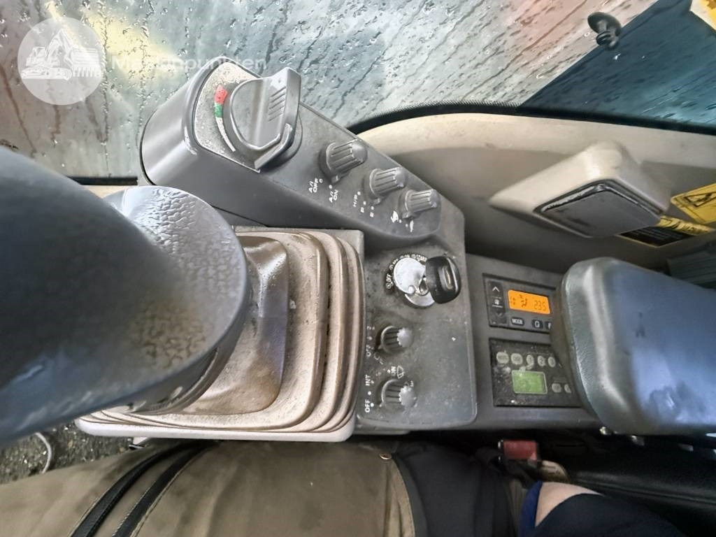 Vikšrinis ekskavatorius Hitachi ZX 250 LC-3: foto 30