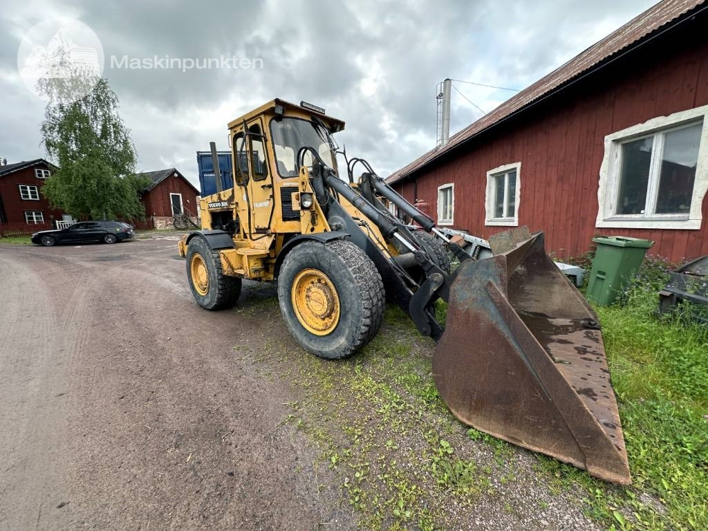 Volvo BM 4300 - Ratinis krautuvas: foto 3 Volvo BM 4300 - Ratinis krautuvas: foto 3