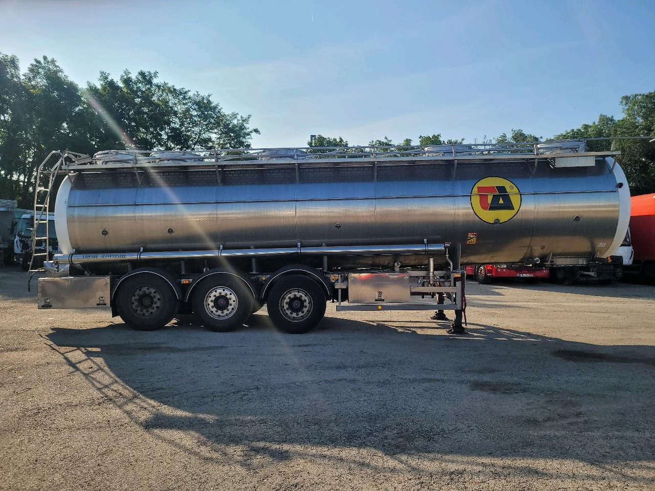 DIVERS SEMI CITERNE LAITI RE FX35DP - Melžimo įranga, Puspriekabė cisterna: foto 3 DIVERS SEMI CITERNE LAITI RE FX35DP - Melžimo įranga, Puspriekabė cisterna: foto 3