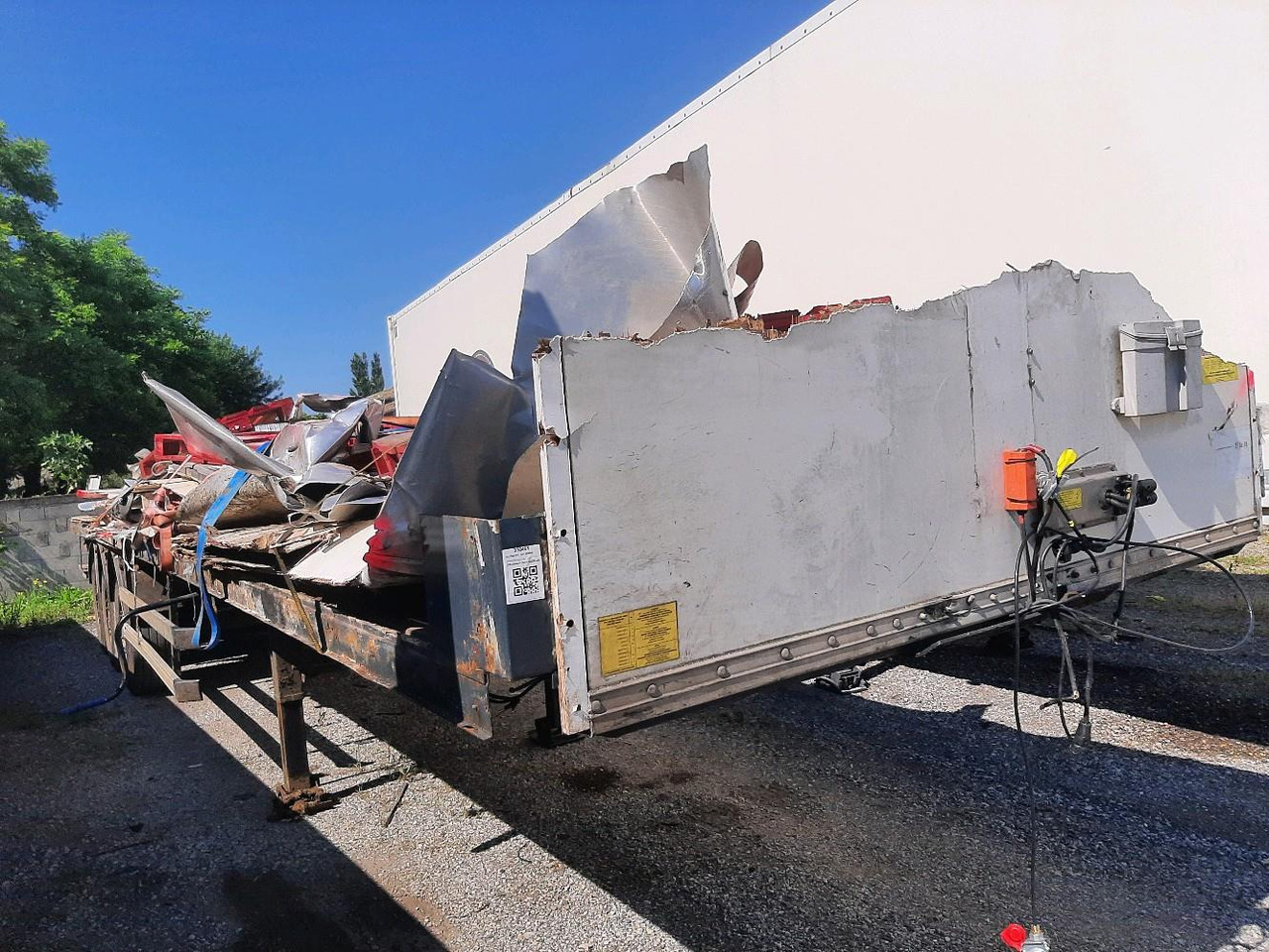 FRUEHAUF 3 ESSIEUX R580 - Platforminė/ Bortinė puspriekabė: foto 1 FRUEHAUF 3 ESSIEUX R580 - Platforminė/ Bortinė puspriekabė: foto 1