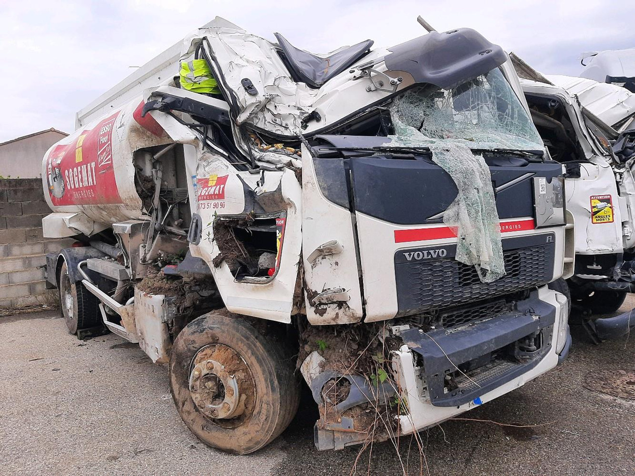 VOLVO FL 280 CITERNE - Autocisterna: foto 1 VOLVO FL 280 CITERNE - Autocisterna: foto 1