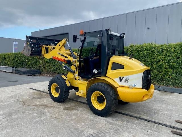 Yanmar V 8 - Ratinis krautuvas: foto 1 Yanmar V 8 - Ratinis krautuvas: foto 1