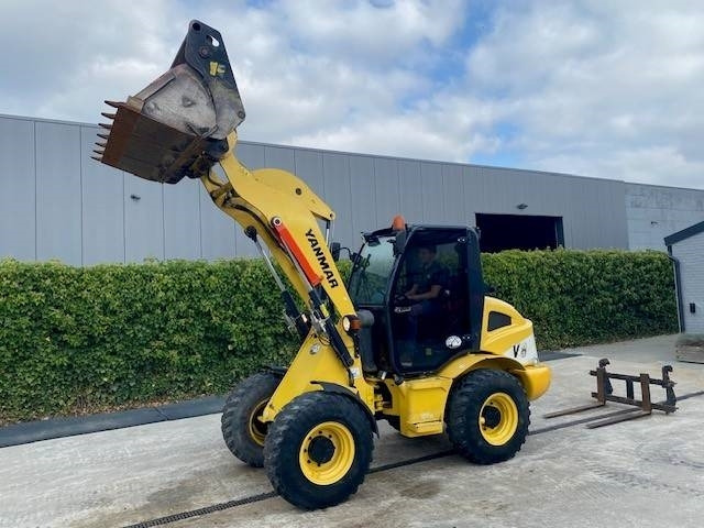 Yanmar V 8 - Ratinis krautuvas: foto 2 Yanmar V 8 - Ratinis krautuvas: foto 2