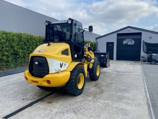 Yanmar V 8 - Ratinis krautuvas: foto 4 Yanmar V 8 - Ratinis krautuvas: foto 4