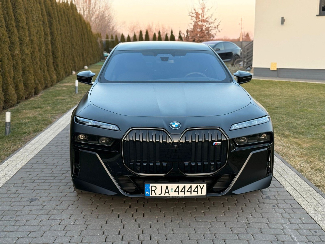 BMW M760 Baureihe 7 Lim M760 e xDrive - Sedanas: foto 2 BMW M760 Baureihe 7 Lim M760 e xDrive - Sedanas: foto 2