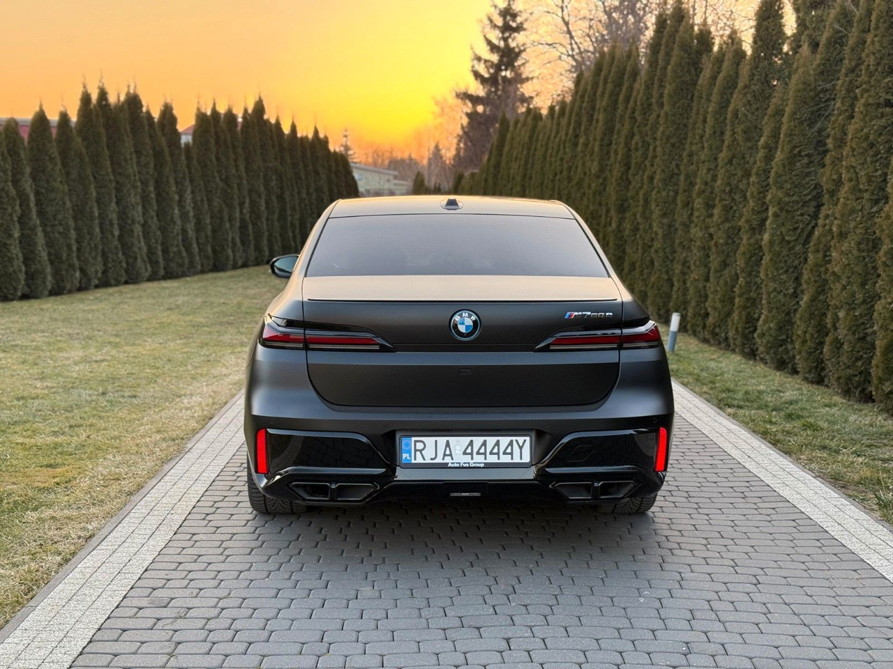 BMW M760 Baureihe 7 Lim M760 e xDrive - Sedanas: foto 5 BMW M760 Baureihe 7 Lim M760 e xDrive - Sedanas: foto 5