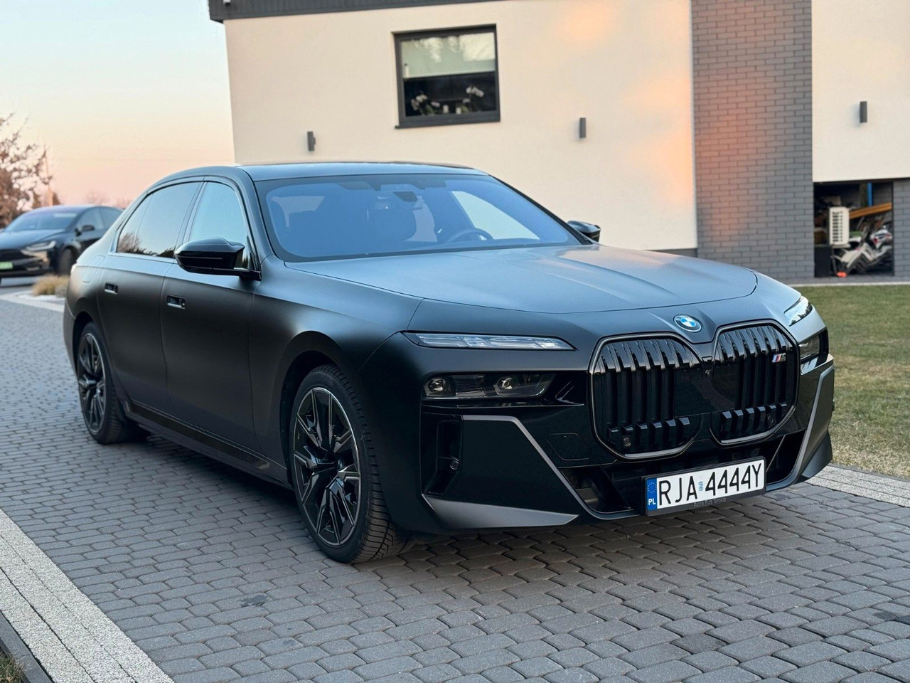 BMW M760 Baureihe 7 Lim M760 e xDrive - Sedanas: foto 3 BMW M760 Baureihe 7 Lim M760 e xDrive - Sedanas: foto 3