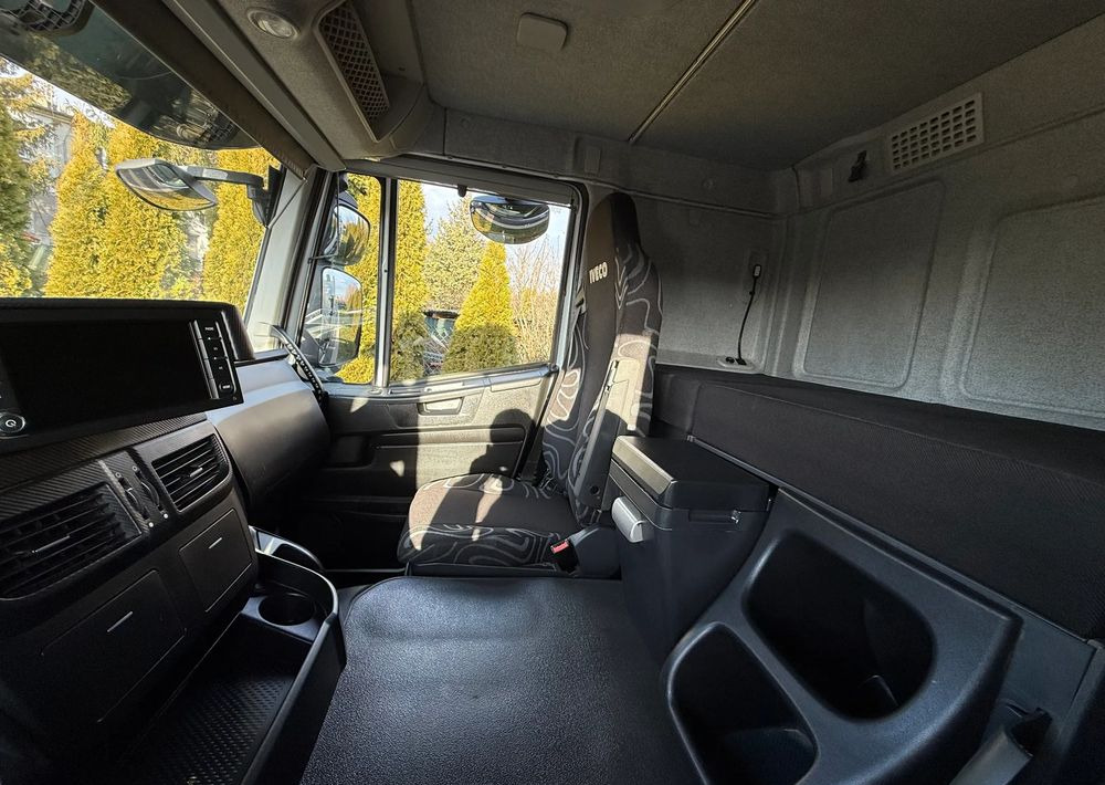 Savivartis sunkvežimis, Sunkvežimis su kranu Iveco TRAKKER 450 6X4 PODWÓJNA HYDRO-BURTA HIAB 104: foto 15