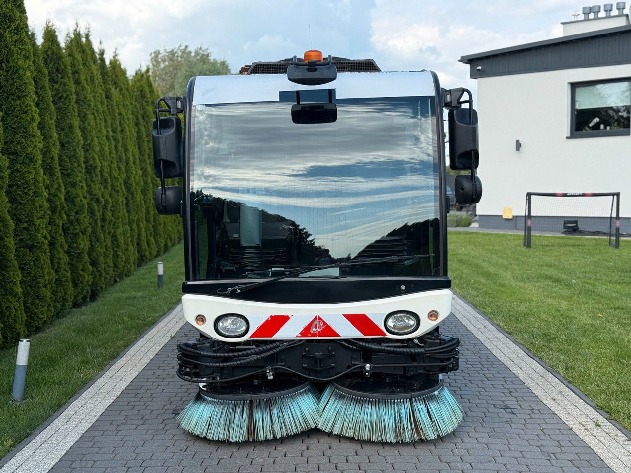 MATHIEU GRAND AZURA MC420 SWEEPER - Gatvių šlavimo mašina: foto 2 MATHIEU GRAND AZURA MC420 SWEEPER - Gatvių šlavimo mašina: foto 2