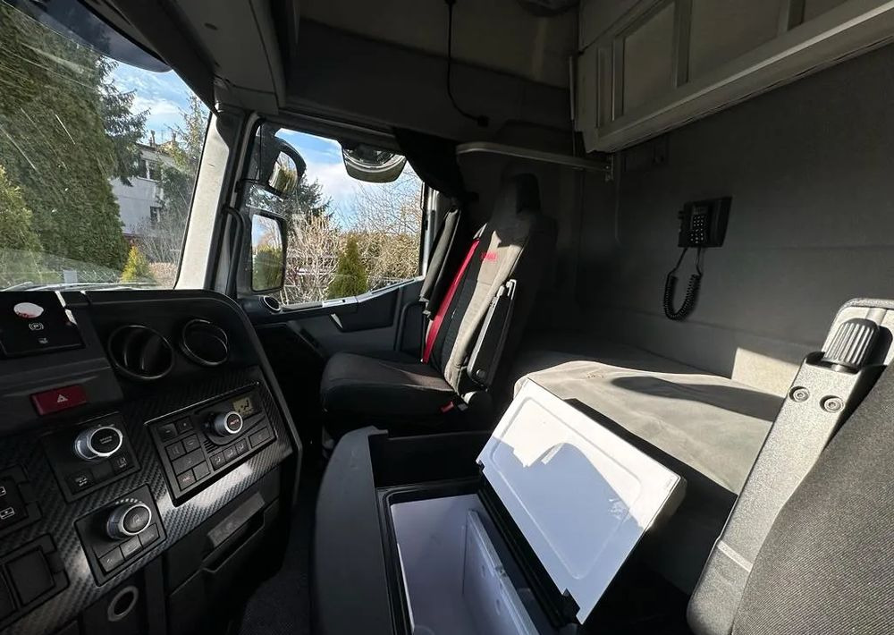 Renault T 520 HIGH - Vilkikas: foto 4 Renault T 520 HIGH - Vilkikas: foto 4