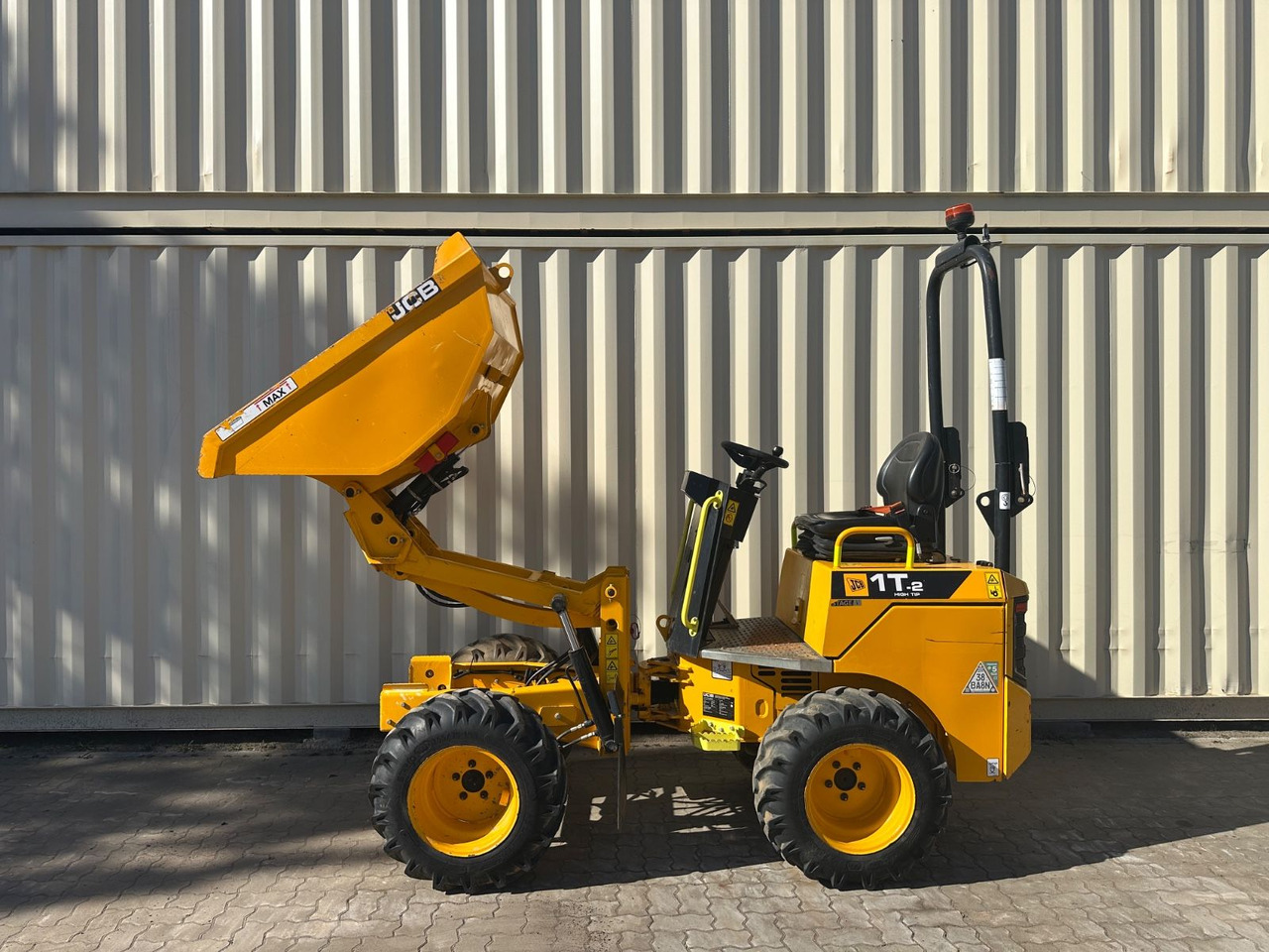 JCB 1T-2 High Tip Dumper, 440 Bh, 1.000 KG - Mini savivartis: foto 1 JCB 1T-2 High Tip Dumper, 440 Bh, 1.000 KG - Mini savivartis: foto 1