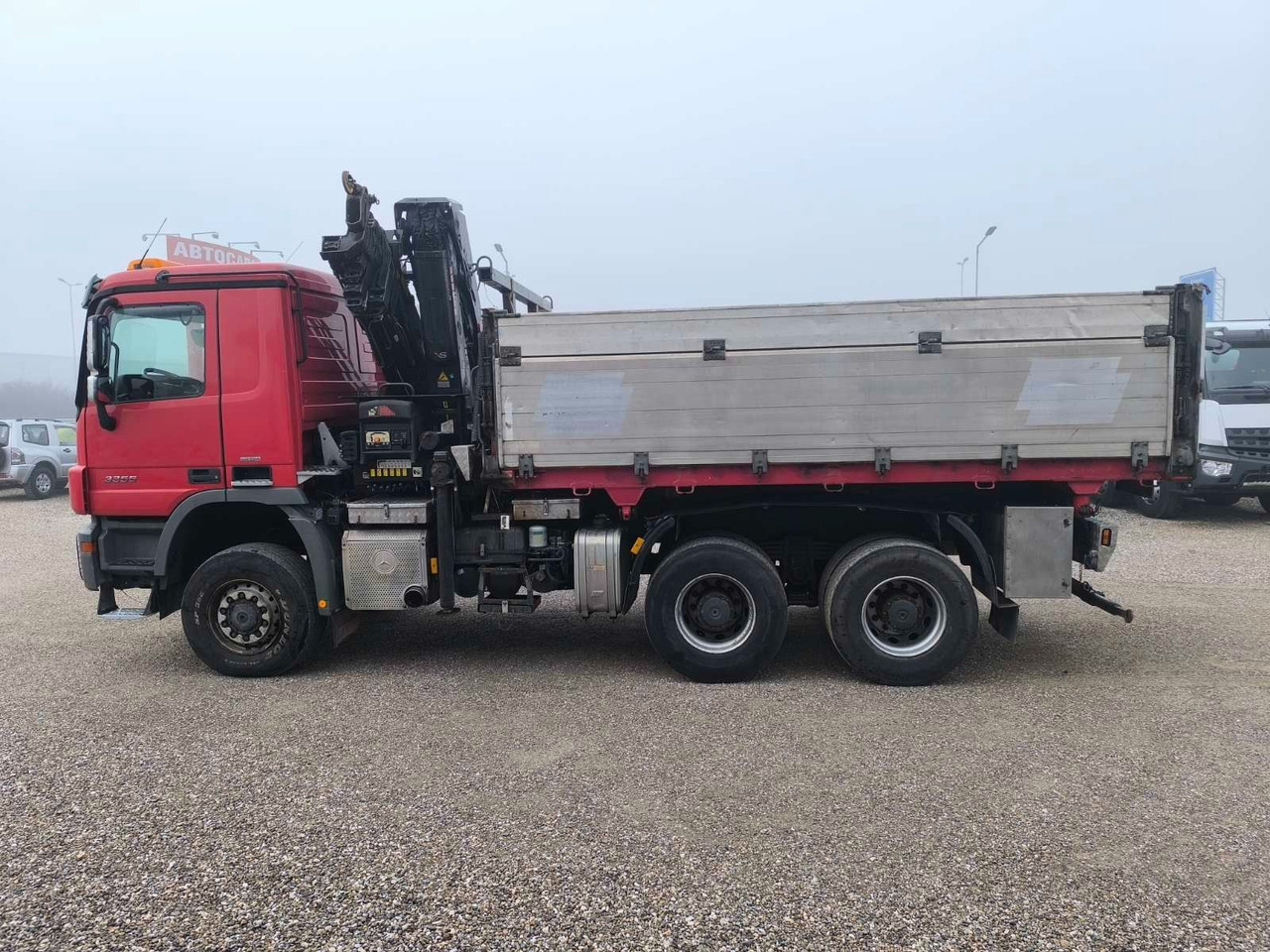 Mercedes-Benz ACTROS 3355 V8 6X6 HIAB 211 EP-5 HIPRO - Savivartis sunkvežimis, Sunkvežimis su kranu: foto 4 Mercedes-Benz ACTROS 3355 V8 6X6 HIAB 211 EP-5 HIPRO - Savivartis sunkvežimis, Sunkvežimis su kranu: foto 4