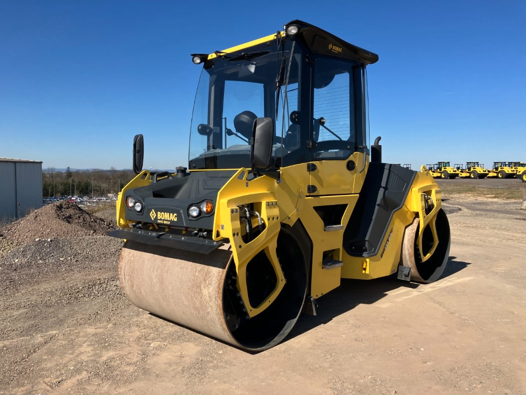 BOMAG DE BW 151 AD-50 Stage IIIa/Tier 4i - Asfalto volus: foto 1 BOMAG DE BW 151 AD-50 Stage IIIa/Tier 4i - Asfalto volus: foto 1