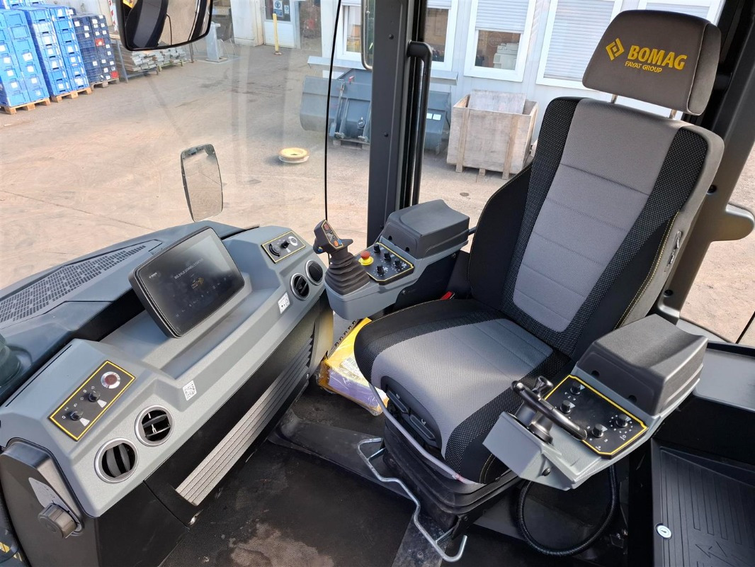 BOMAG DE BW 174 AP-5 AM Hybrid Stage V/Tier 4f - Asfalto volus: foto 3 BOMAG DE BW 174 AP-5 AM Hybrid Stage V/Tier 4f - Asfalto volus: foto 3