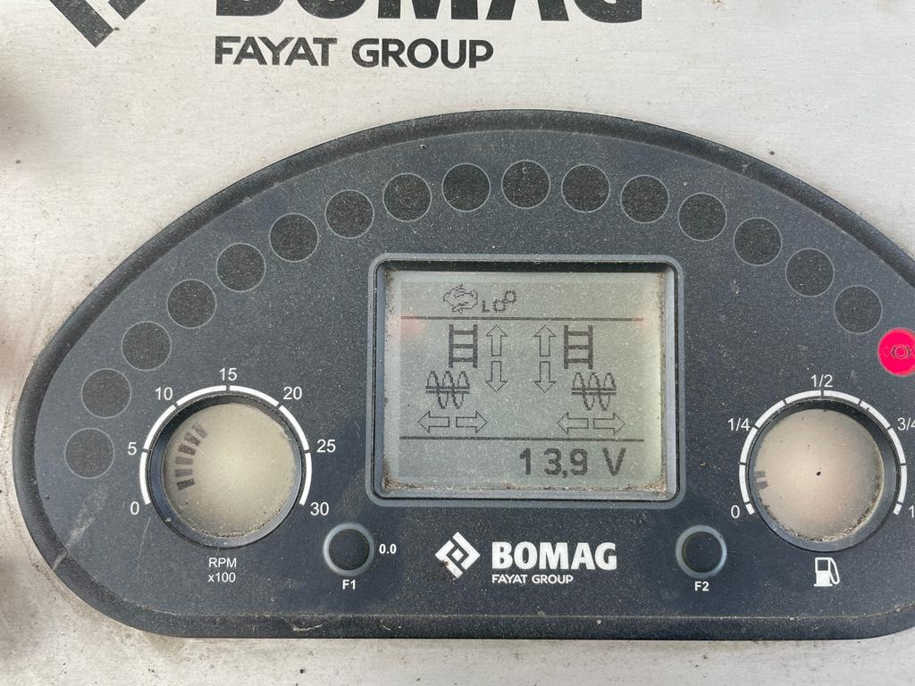 BOMAG IT BF 300 P-2 S340-2 TV Stage IIIb/Tier 4f - Asfalto klotuvas: foto 4 BOMAG IT BF 300 P-2 S340-2 TV Stage IIIb/Tier 4f - Asfalto klotuvas: foto 4
