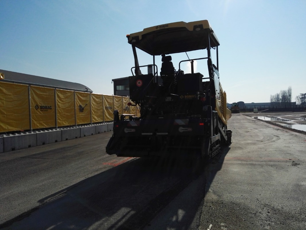 BOMAG IT BF 600 P-2 S500 Stage IV/Tier 4f - Asfalto klotuvas: foto 3 BOMAG IT BF 600 P-2 S500 Stage IV/Tier 4f - Asfalto klotuvas: foto 3