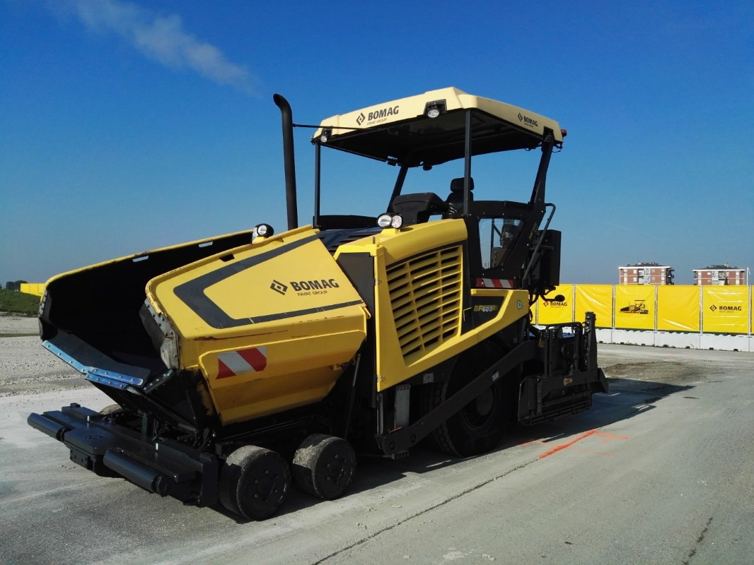 BOMAG IT BF 600 P-2 S500 Stage IV/Tier 4f - Asfalto klotuvas: foto 1 BOMAG IT BF 600 P-2 S500 Stage IV/Tier 4f - Asfalto klotuvas: foto 1