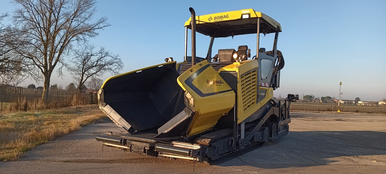 BOMAG IT BF 700 C-2 S500 Stage IV/Tier 4f - Asfalto klotuvas: foto 1 BOMAG IT BF 700 C-2 S500 Stage IV/Tier 4f - Asfalto klotuvas: foto 1