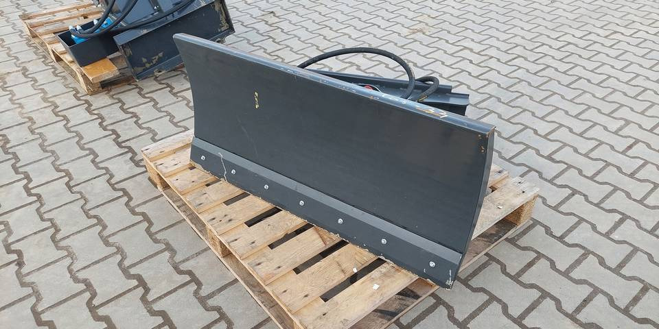 Pług do Ditch Witch R300 Bobcat Avant - Verstuvas: foto 1 Pług do Ditch Witch R300 Bobcat Avant - Verstuvas: foto 1